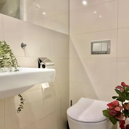 Sunlit - アパート *