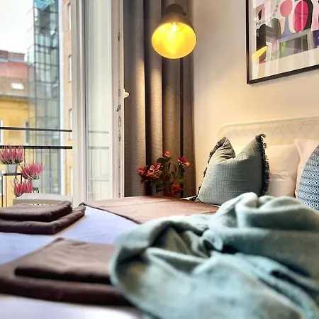 Sunlit - * プラハ